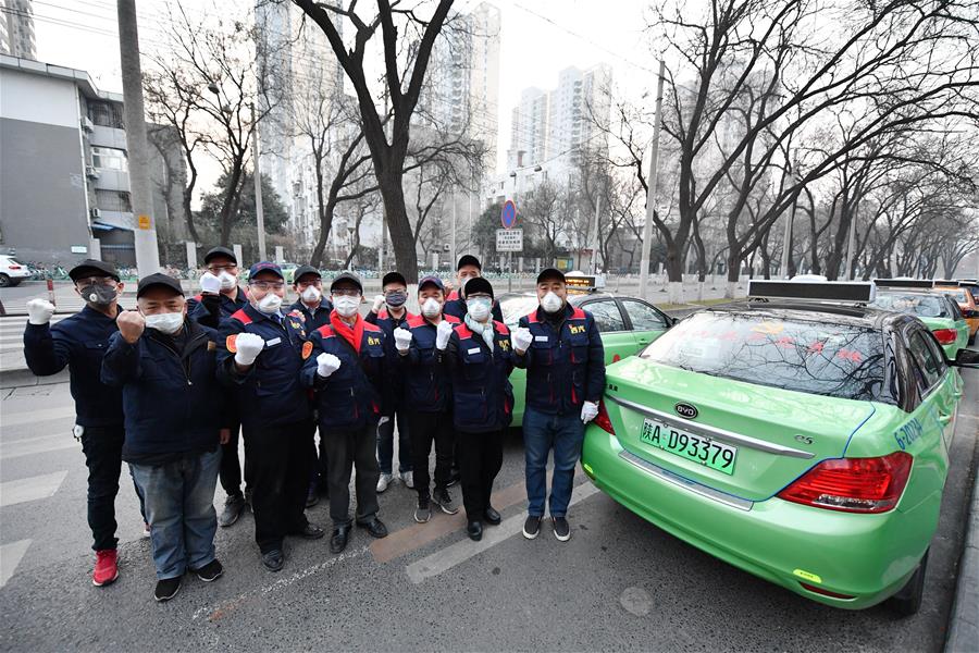 西安：愛(ài)心車隊(duì)守護(hù)“白衣天使”通勤路
