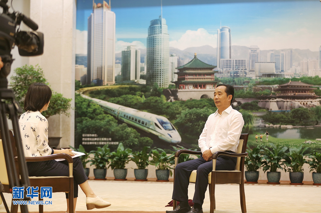 全力推動企業(yè)復(fù)工復(fù)產(chǎn)，抓工業(yè)強(qiáng)實(shí)體，聚焦項目建設(shè)擴(kuò)大有效投資。