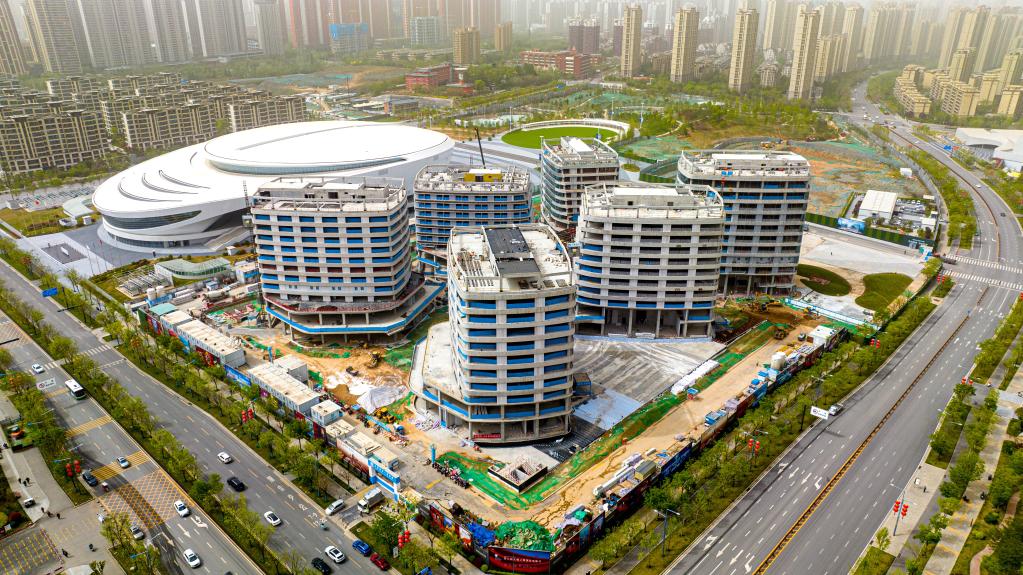 西安：建設(shè)者假期堅守一線